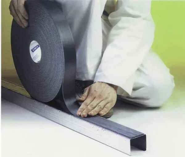 Razdvajajuća zidna traka 3 x 50mm x 30m, samoljepljiva 18rola/karton 12karton/paleta, Z3809030503